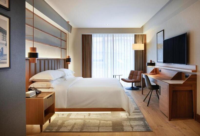 اتاق استاندارد با تخت بزرگ, Four Points By Sheraton Prishtina City