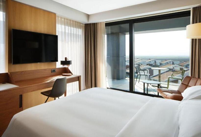 اتاق استاندارد با تخت بزرگ, Four Points By Sheraton Prishtina City