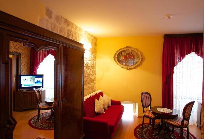 스위트, Heritage Hotel Pasike