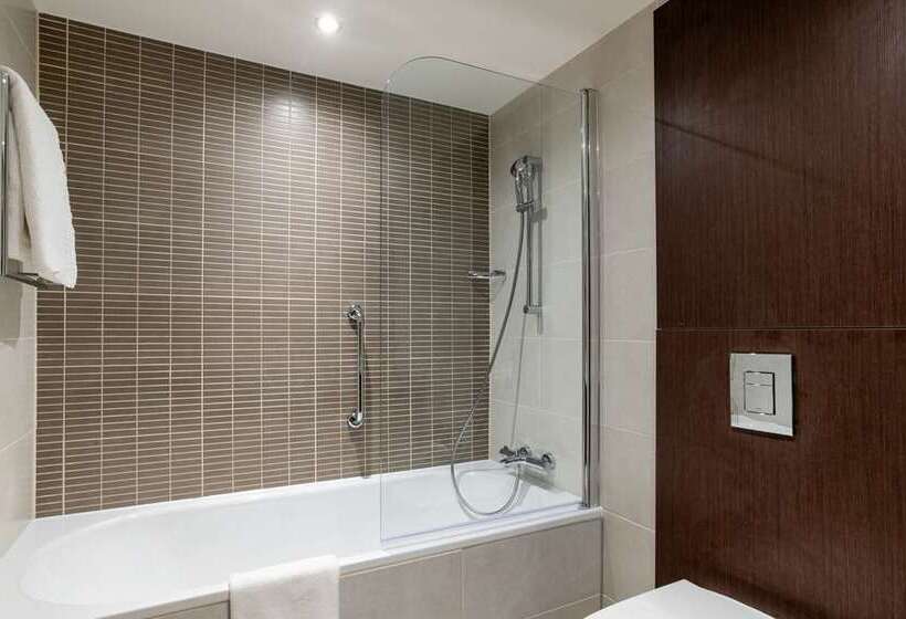 Семейный Номер, Hilton East Midlands Airport