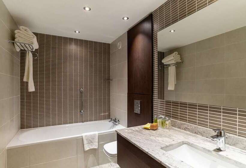 Семейный Номер, Hilton East Midlands Airport