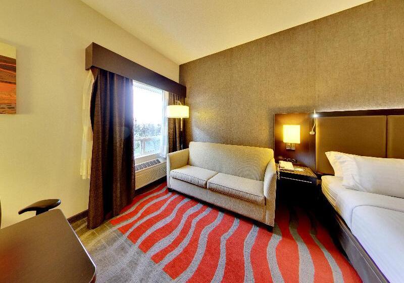 Номер Executive Кровать Кинг, Holiday Inn Express Hotel & Suites   Edmonton International Airport, An Ihg