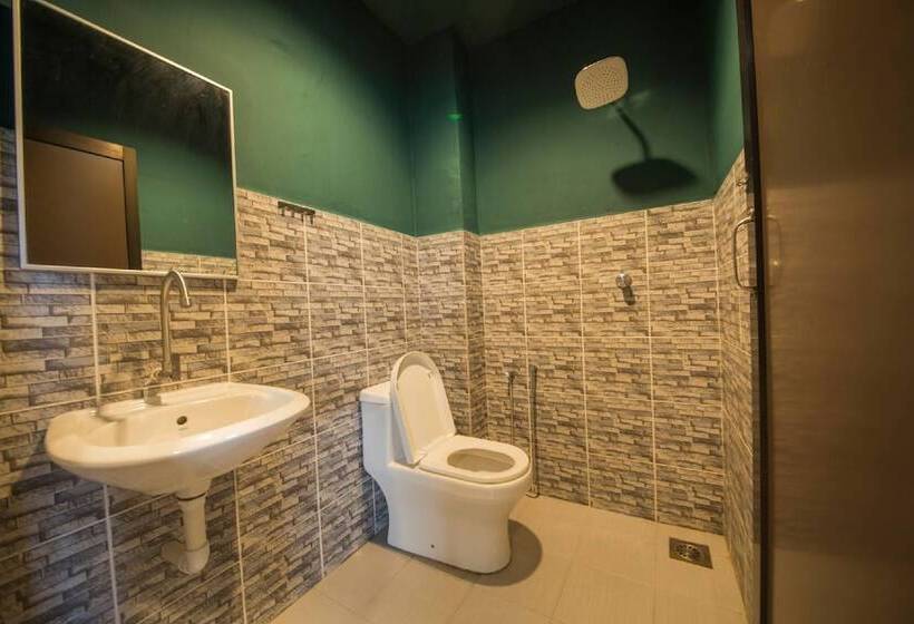Семейный Номер, Room V Jalan Jenang