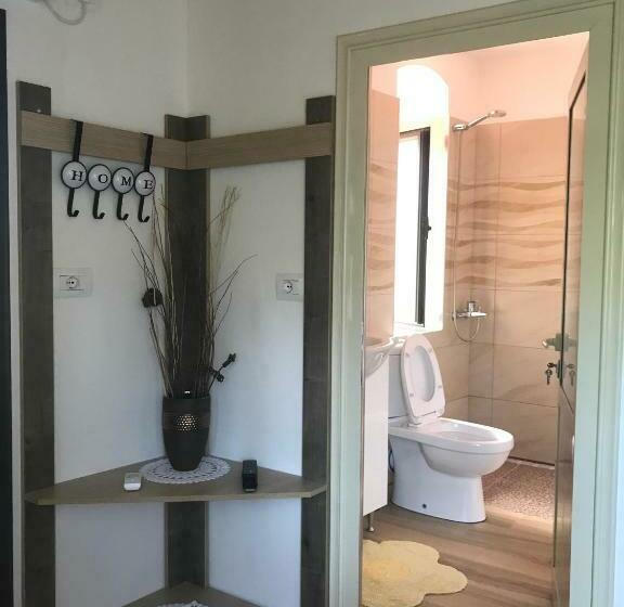 اتاق استاندارد سه تخته با چشم‌انداز باغ, The Mosaic House   Shtepia Me Mozaik