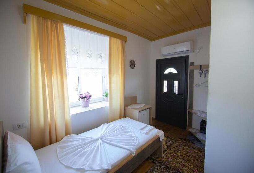 Трехместный Номер Стандарт Вид на Сад, The Mosaic House   Shtepia Me Mozaik