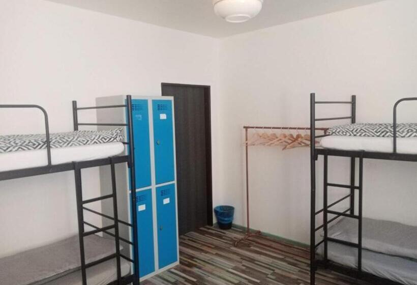 Кровать в Общей Комнате, Schrott Bed&beer