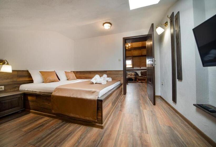 1 Bedroom Penthouse Apartment, Antique   Free Private Parking
