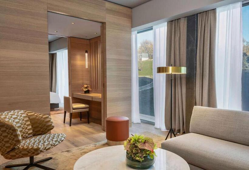 سوییت, Hyatt Regency Zurich Airport Circle