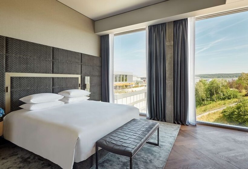 سوییت اجرایی, Hyatt Regency Zurich Airport Circle