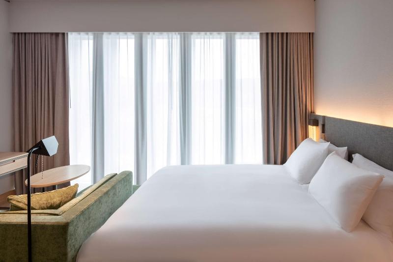 اتاق استاندارد با تخت بزرگ, Hyatt Regency Zurich Airport Circle