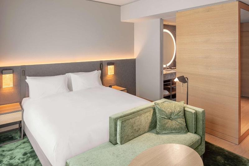 Club Room King Bed, Hyatt Regency Zurich Airport Circle
