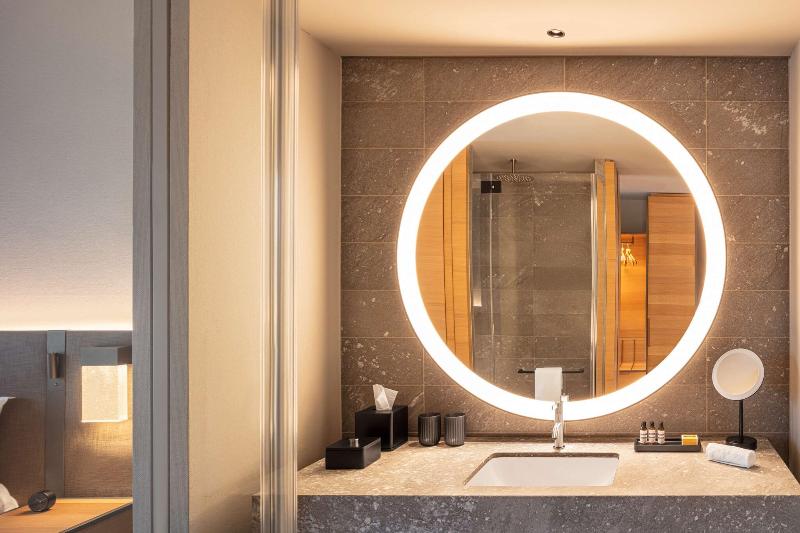Club Room King Bed, Hyatt Regency Zurich Airport Circle