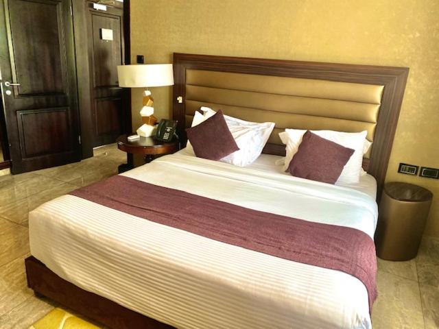 스위트 킹사이즈 침대, The Palms By Eagles Accra