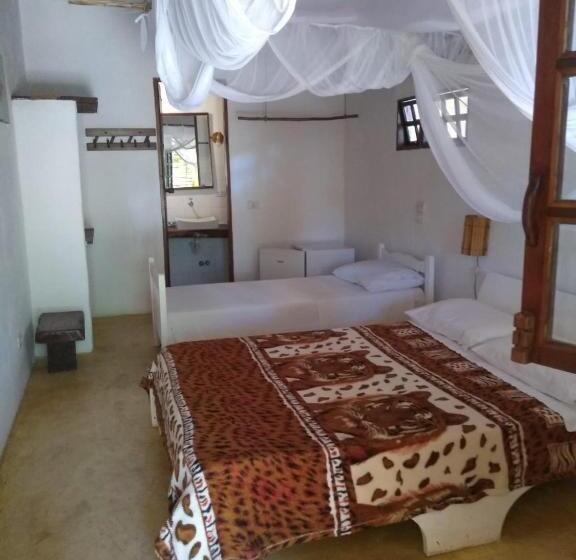Трехместный Номер Стандарт с Балконом, Residencia La Bussola