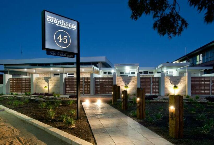 스탠다드 스튜디오, Loxton Courthouse Apartments
