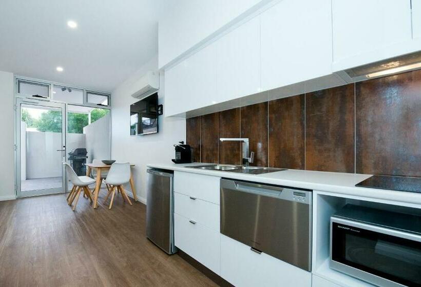 스탠다드 스튜디오, Loxton Courthouse Apartments