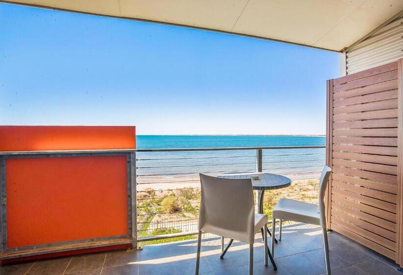 스위트 킹사이즈 침대, Onslow Beach Resort