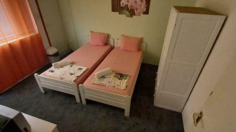 סוויטה משפחתית, Guesthouse Flora