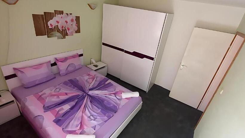 סוויטת ג'וניור, Guesthouse Flora