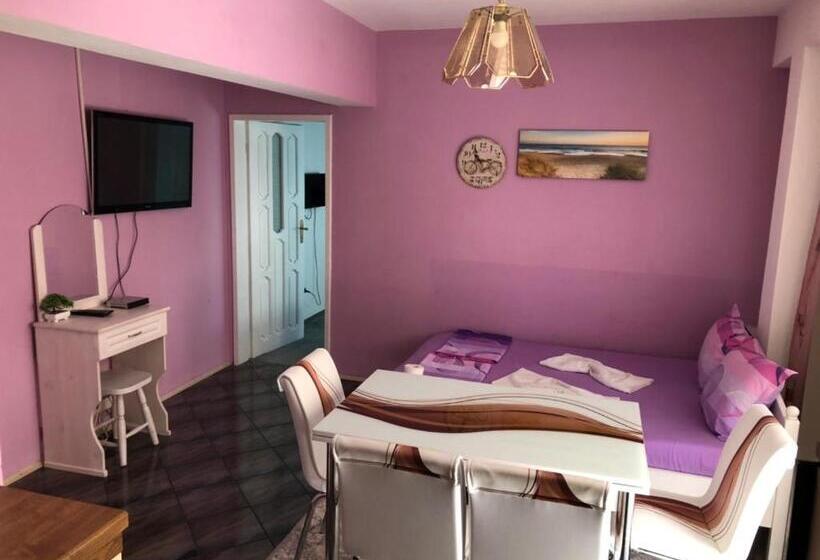 דירת חדר עם טרסה, Guesthouse Flora