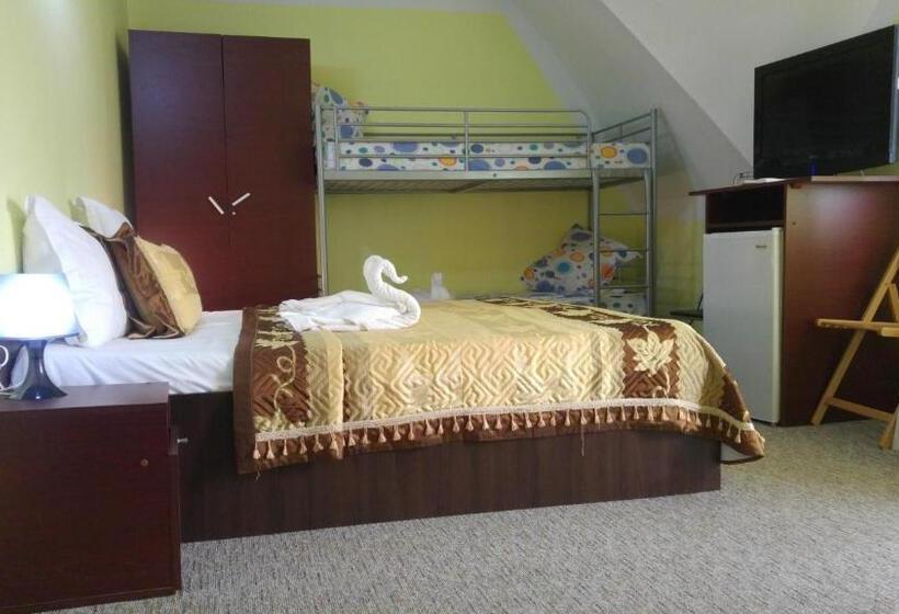 اتاق لوکس خانوادگی, Pensiunea La Castel   Piscina Incalzita
