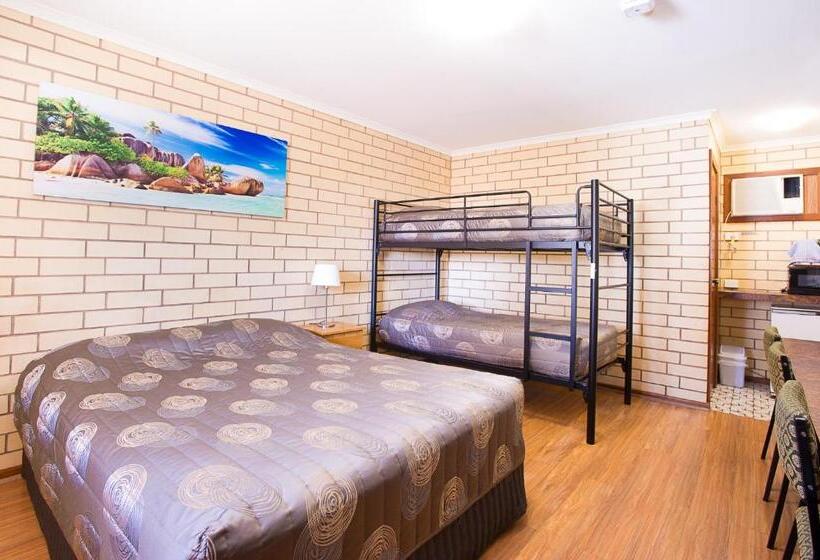 Семейный Номер, Augusta Budget Motel