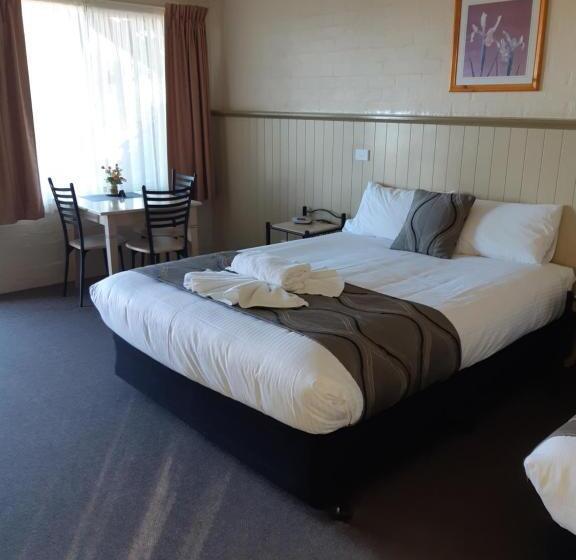 스위트, Heritage House Motel & Units