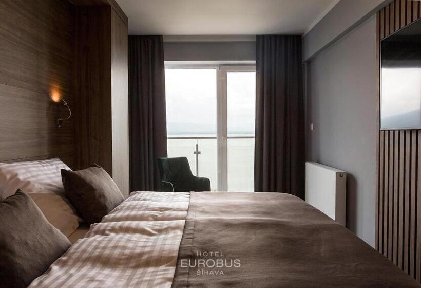 1 Bedroom Apartment Lake View, Eurobus