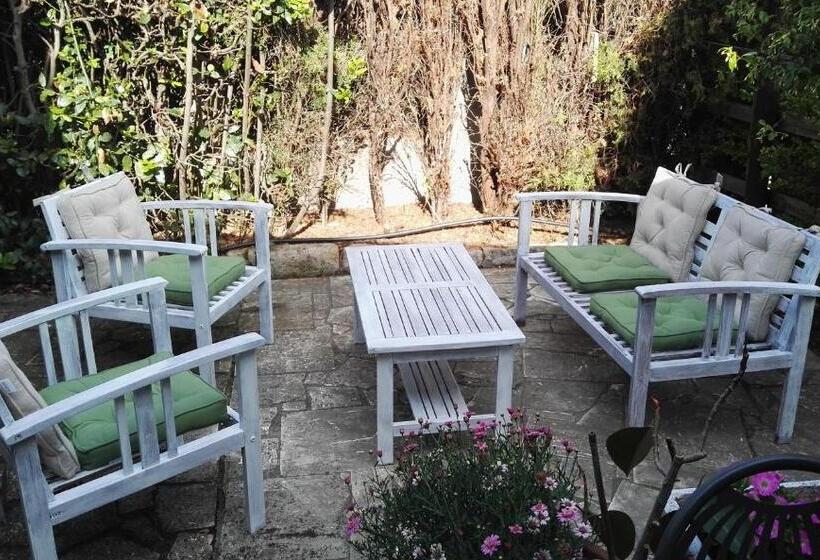 غرفة قياسية مزوَّدة بتراس, La Mimosa