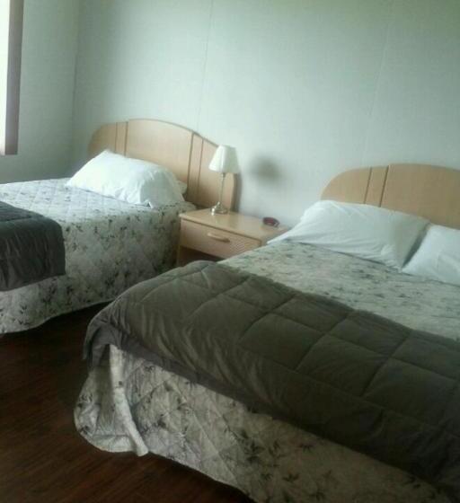 Номер Стандарт 2 Двуспальные Кровати, Hôtel Motel Du Rocher