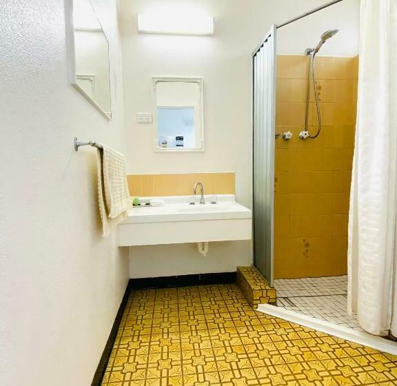 스탠다드 룸, Mid Valley Motel