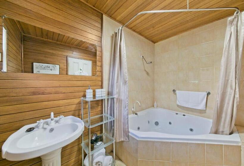 Студия Стандарт, Hillside Country Retreat