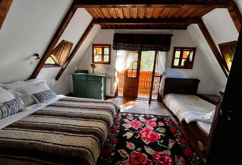 Дом 1 Спальня, The Village Pension