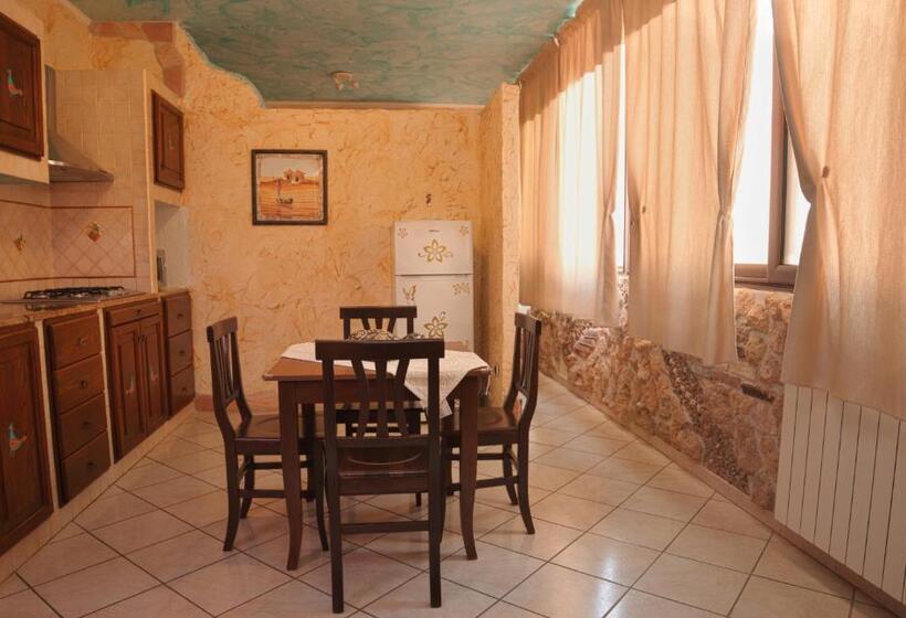סטודיו משפחתי, La Marmora
