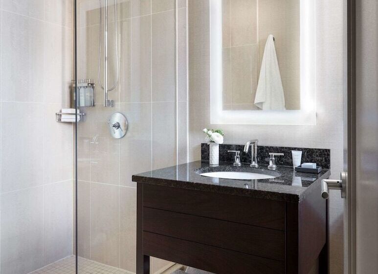 سوییت لوکس, The Shelburne Sonesta New York