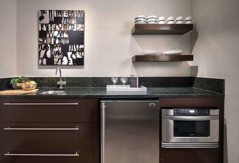 استودیوی لوکس, The Shelburne Sonesta New York
