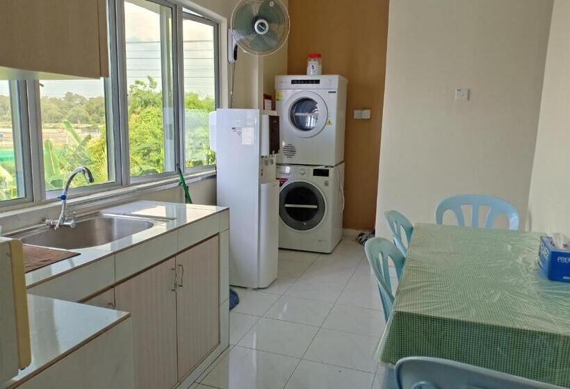 اتاق لوکس با تخت بزرگ, Cityscape Lodge   Penginapan Bajet Yang Mudah, Selesa & Selamat Dengan Wifi Dan Parkir Percuma Serta