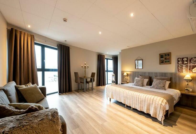 Номер Стандарт, Hôtel De La Tour