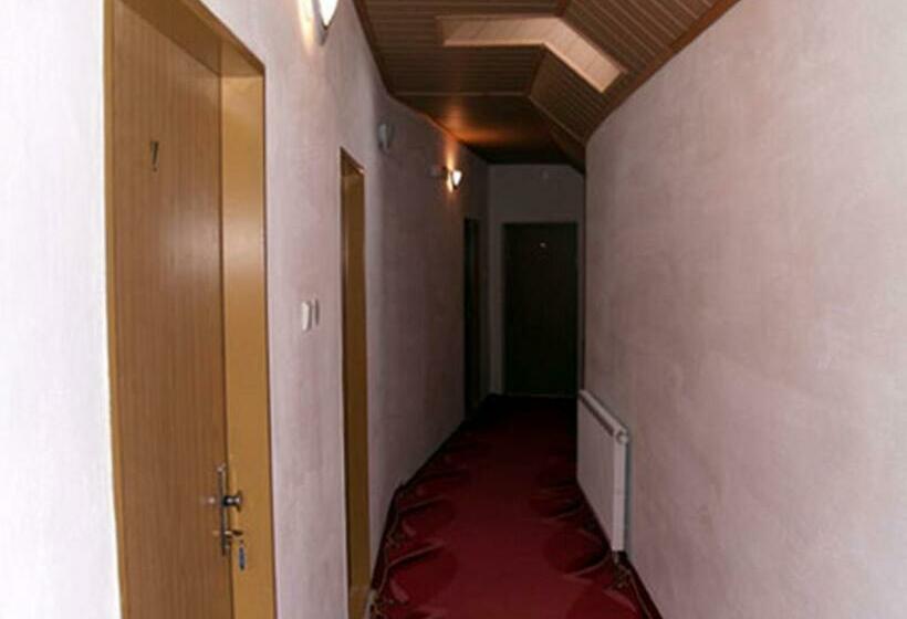 스탠다드 룸, Motel Pod Stromíšom