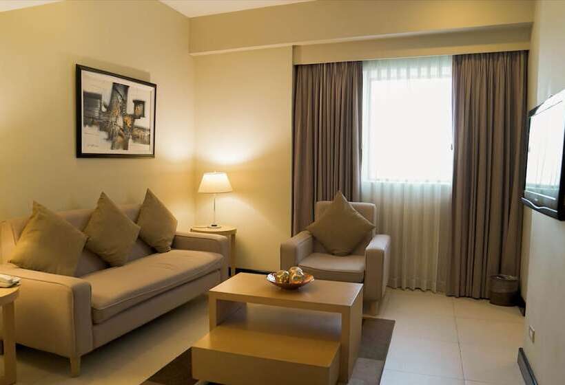 Студия Deluxe, Berjaya Makati
