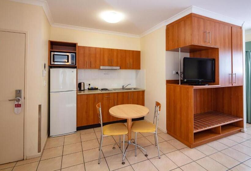 استودیوی استاندارد, Cairns Queens Court