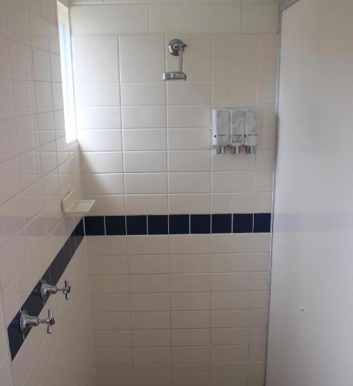 اتاق اکونومی با حمام مشترک, Cairns Queens Court