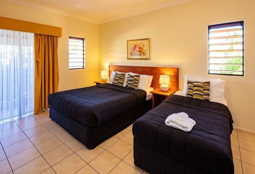 استودیوی استاندارد, Cairns Queens Court