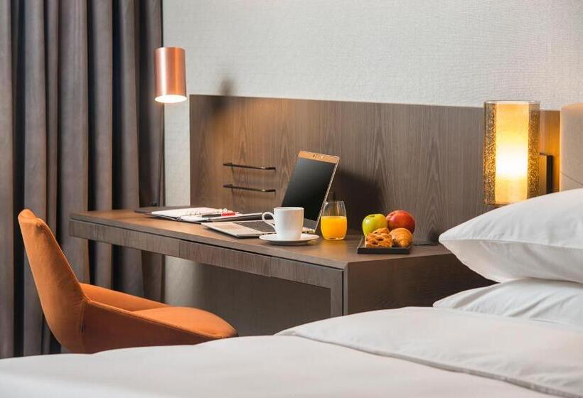 キングサイズベッドのスタンダードルーム, Hyatt Regency Sofia