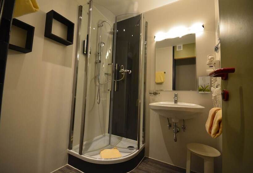 اتاق استاندارد با چشم‌انداز باغ, Parkhotel Brunauer