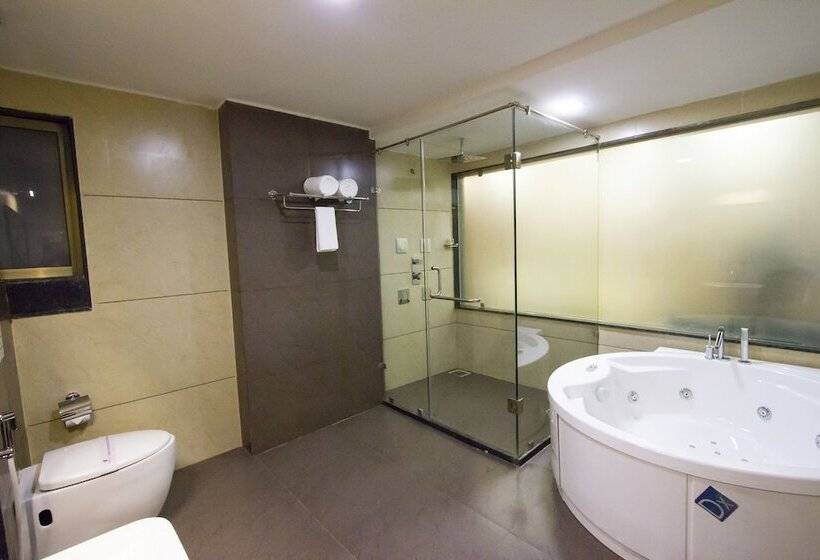 デラックススイート, Jalashray Resort