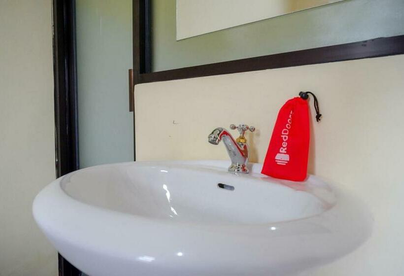 Номер Стандарт, Reddoorz Near Graha Saba Buana Solo
