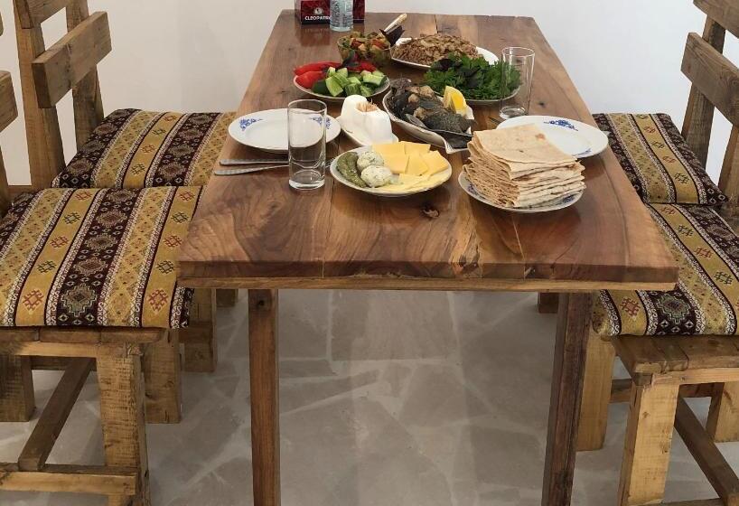 Номер Стандарт Вид на Горы, Bjnihouse, Guest House