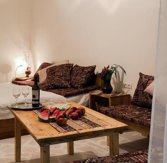 Номер Стандарт Вид на Горы, Bjnihouse, Guest House