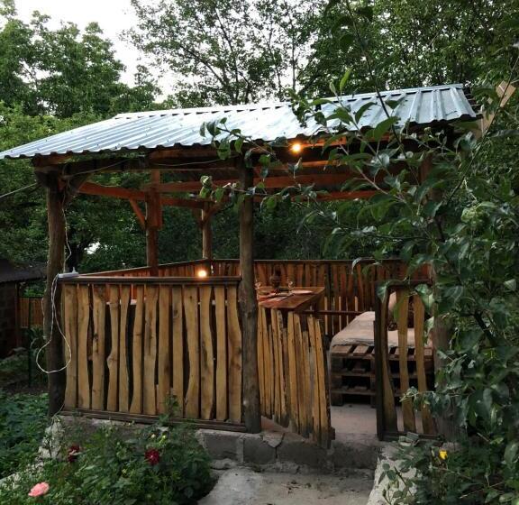 Номер Стандарт Вид на Горы, Bjnihouse, Guest House